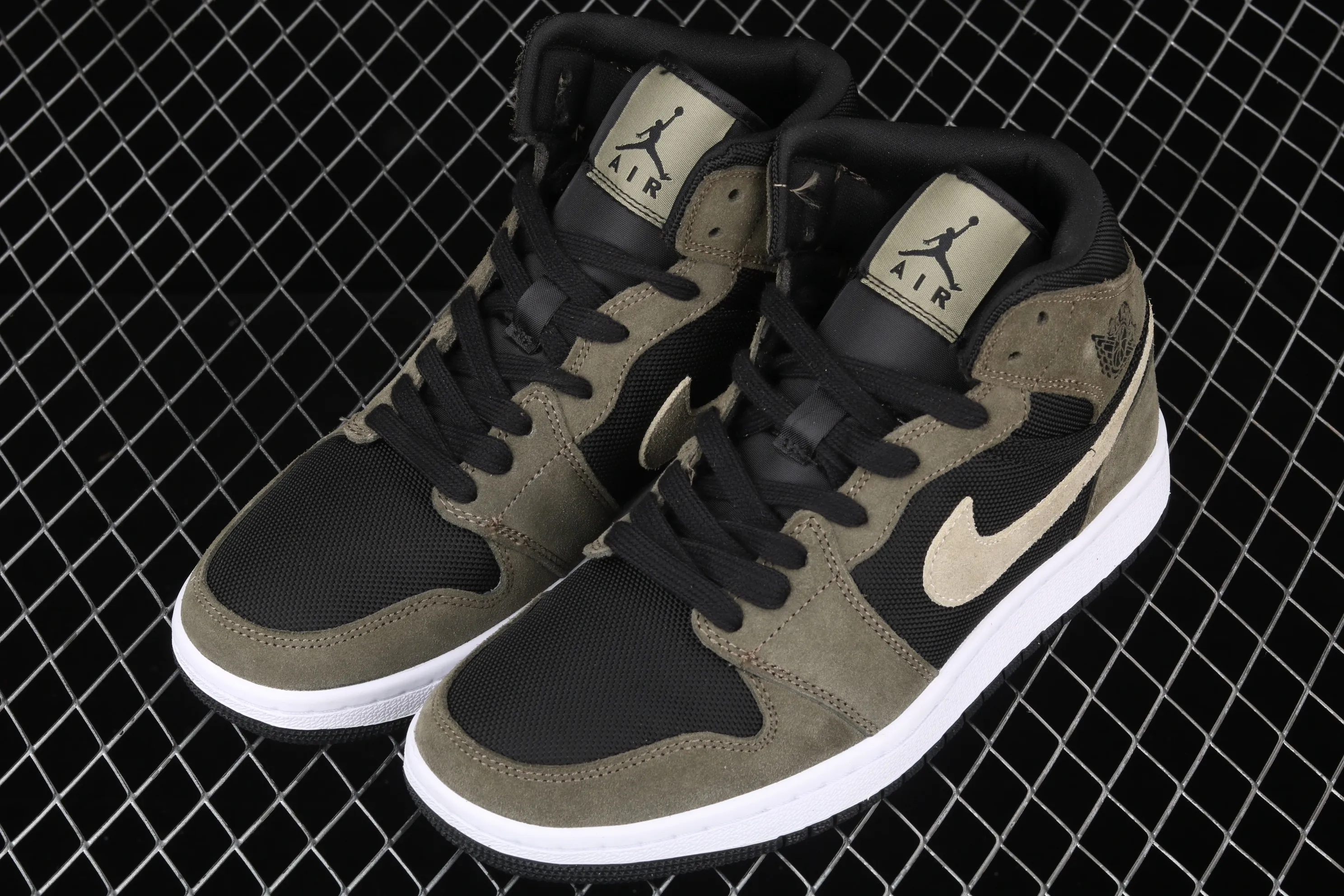 All categories Air Jordan Jordan series basketball shoes Air Jordan 1 Mid Air Jordan 1 Mid AJ1 Joe 1 mid-top series military green color BQ6472-030